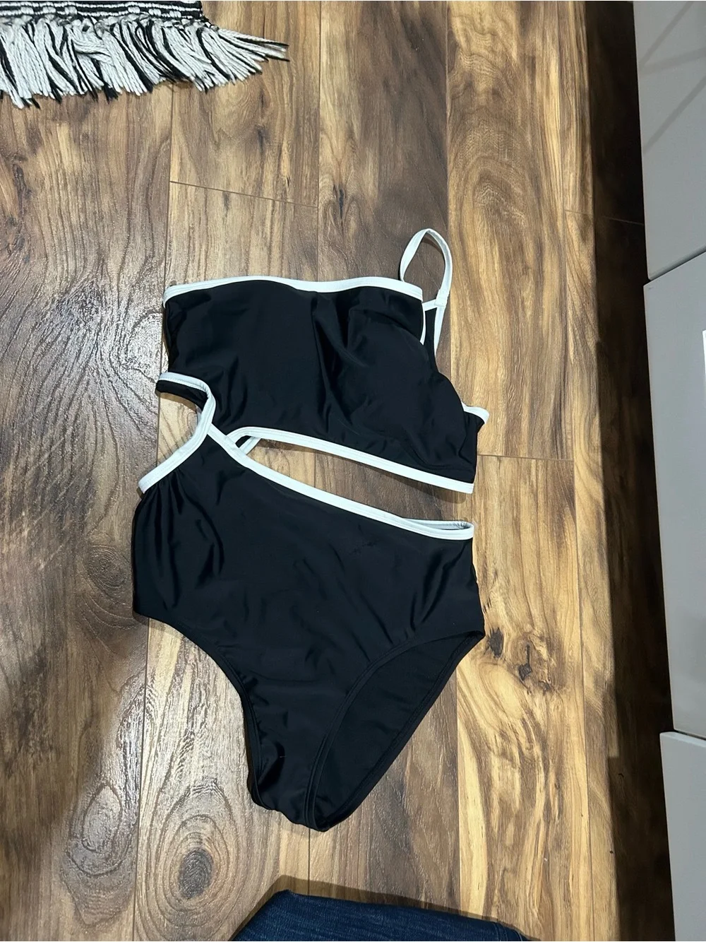 Black & White Contrast One-Shoulder Women’s Swimsuit